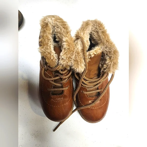 Oshkosh Boots Girls - Picture 2 of 2